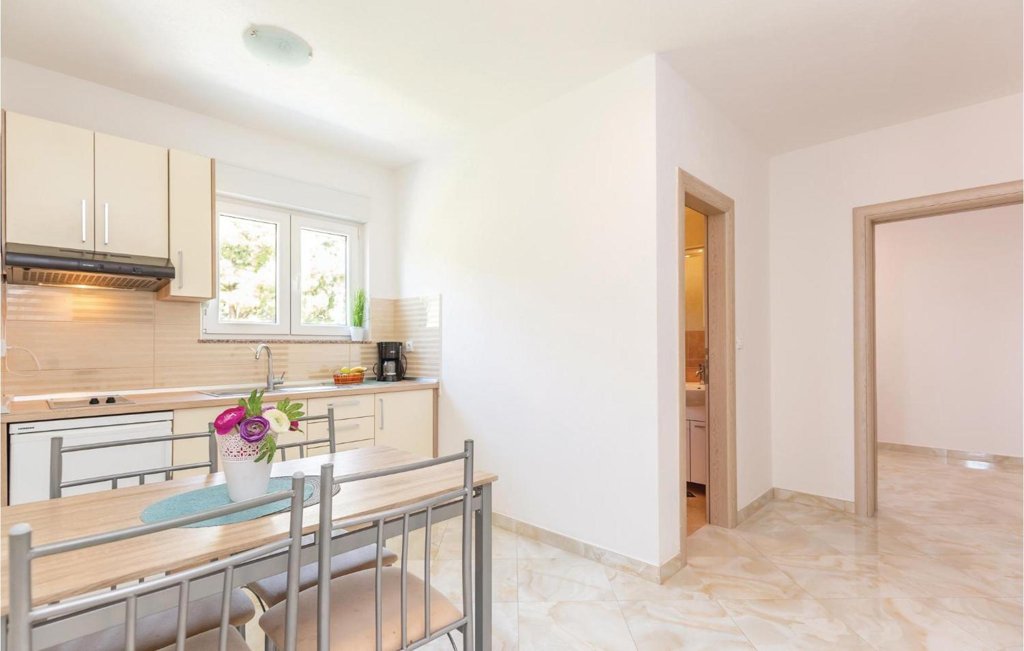 Awesome Apartment In Krvavica With Kitchen Exterior foto